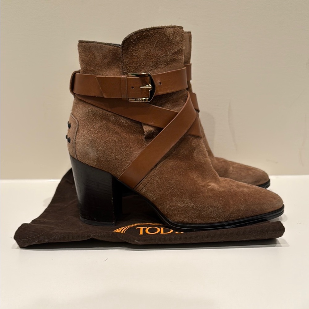 Tod's Women's Brown Suede Ankle Boots